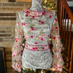 Banjul floral embroidered cropped sheer statement sleeves size small